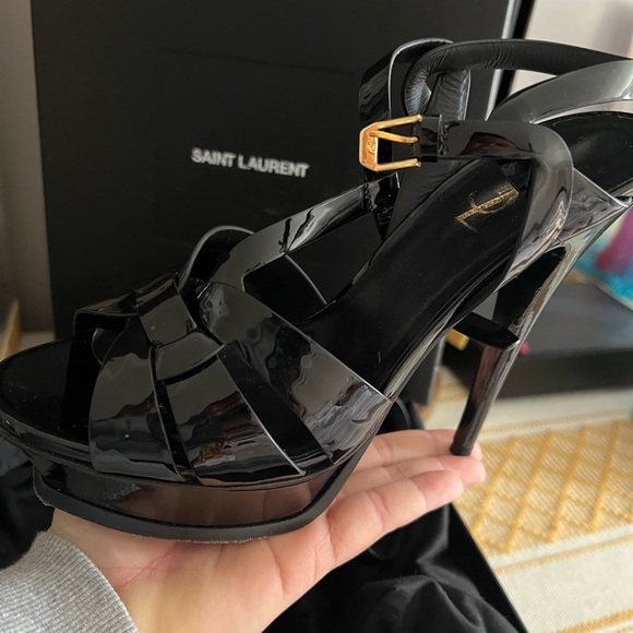 Saint Laurent Vitello Vernice Nero Heels - Picture 1 of 11